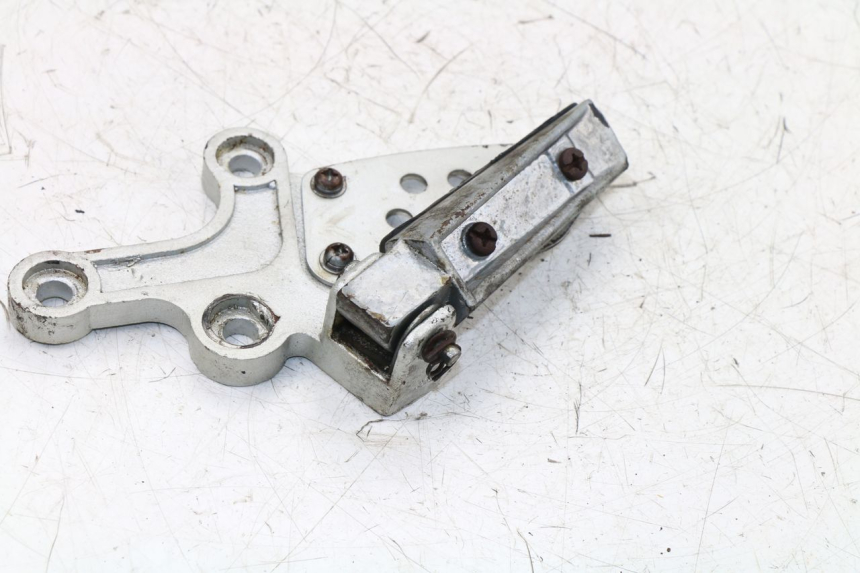 photo de PLATINE CALE PIED AVANT GAUCHE KINROAD XT125-19 ROAD KING 125 (2010 - 2012)