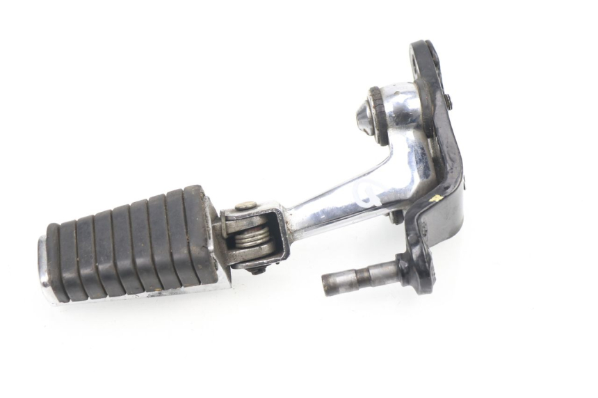 photo de PLATINE CALE PIED AVANT GAUCHE LIFAN ROYAL KING 250 (2011 - 2019)