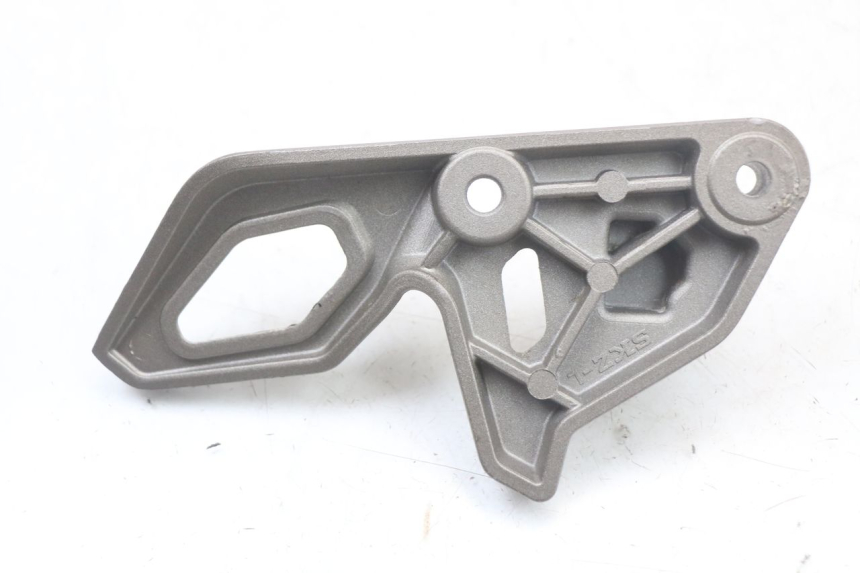photo de PLATINE CALE PIED AVANT GAUCHE MASAI SCRAMBLER SPORT 125 (2021 - 2025)