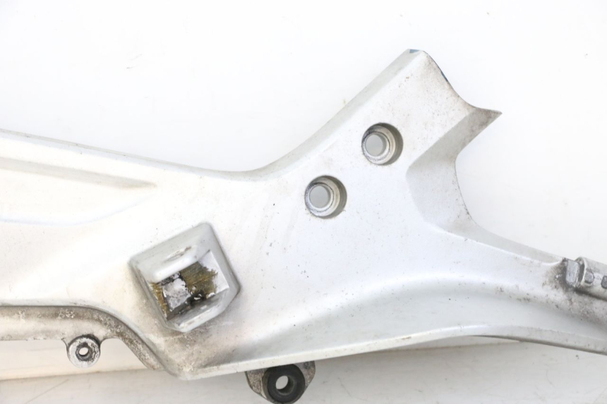 photo de PLATINE CALE PIED AVANT GAUCHE HONDA ST PAN EUROPEAN 1300 (2002 - 2013)