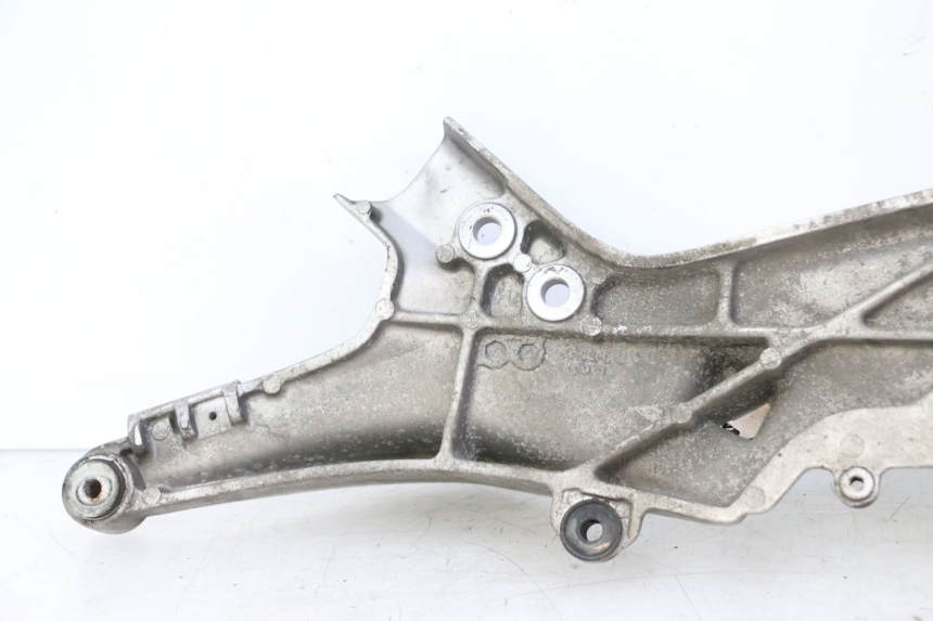 photo de PLATINE CALE PIED AVANT GAUCHE HONDA ST PAN EUROPEAN 1300 (2002 - 2013)