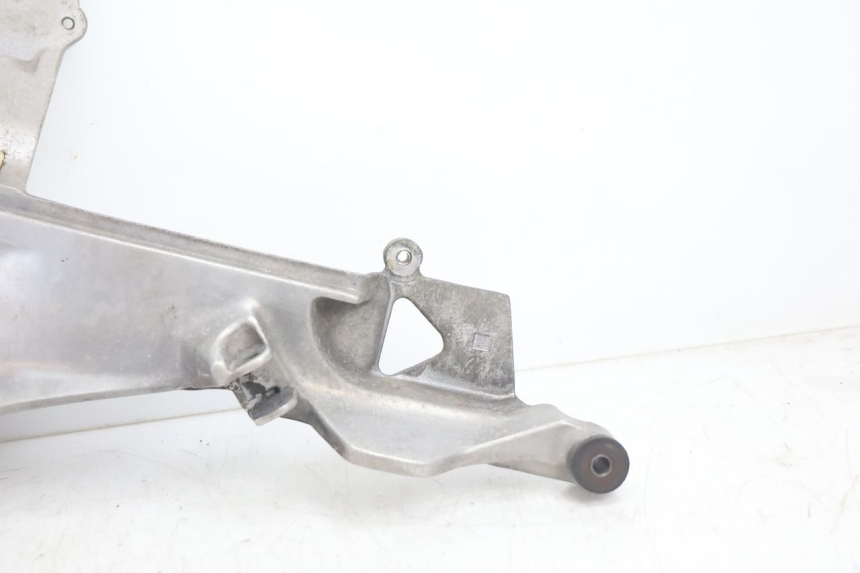 photo de PLATINE CALE PIED AVANT GAUCHE HONDA ST PAN EUROPEAN 1100 (1990 - 2002) - Autre angle de vue