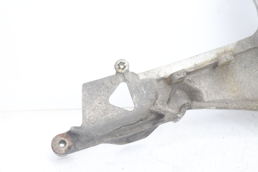 photo de PLATINE CALE PIED AVANT GAUCHE HONDA ST PAN EUROPEAN 1100 (1990 - 2002) - Points de fixation