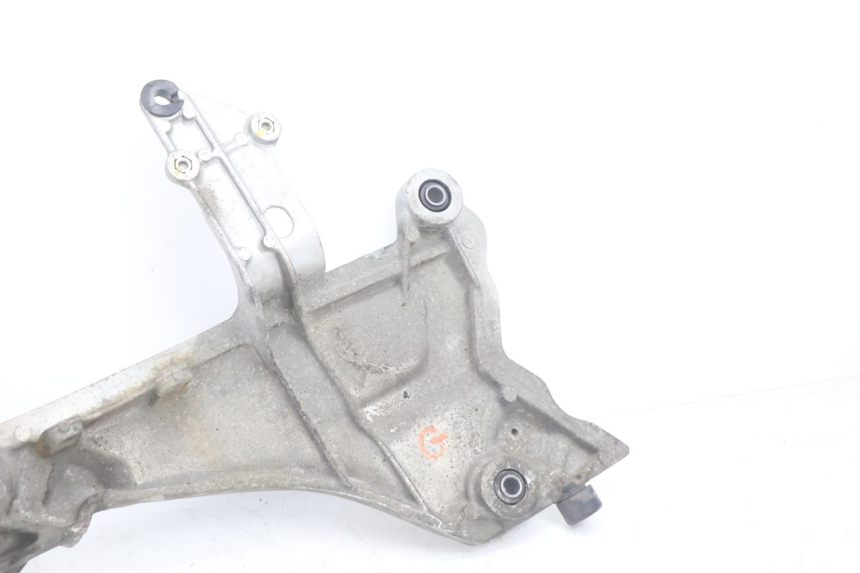 photo de PLATINE CALE PIED AVANT GAUCHE HONDA ST PAN EUROPEAN 1100 (1990 - 2002) - État de surface