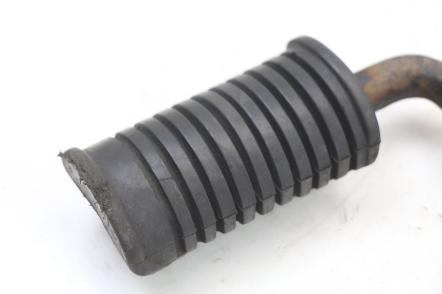 photo de PLATINE CALE PIED AVANT GAUCHE SUZUKI GSX E 250 (1982 - 1983)