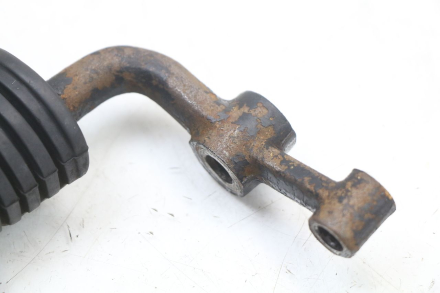 photo de PLATINE CALE PIED AVANT GAUCHE SUZUKI GSX E 250 (1982 - 1983)