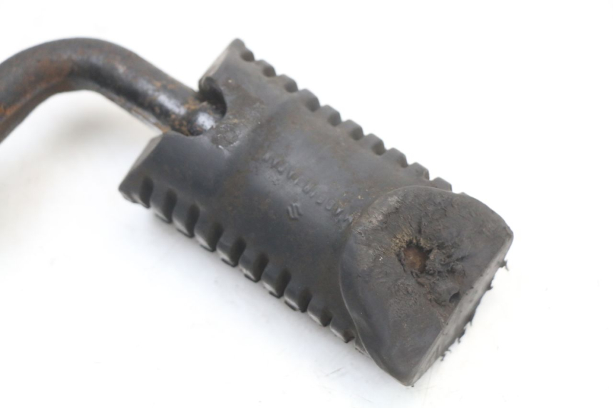 photo de PLATINE CALE PIED AVANT GAUCHE SUZUKI GSX E 250 (1982 - 1983)