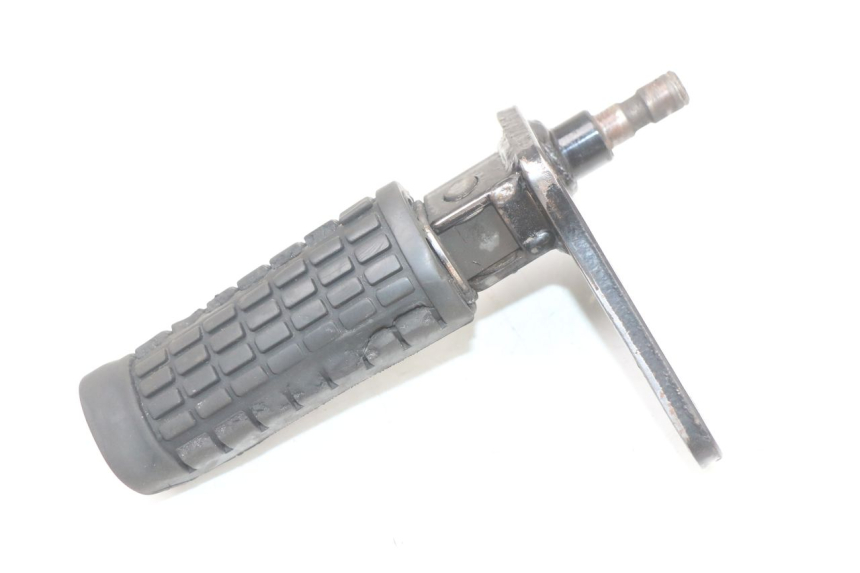 photo de PLATINE CALE PIED AVANT GAUCHE SUZUKI GZ MARAUDER 125 (1998 - 2004)