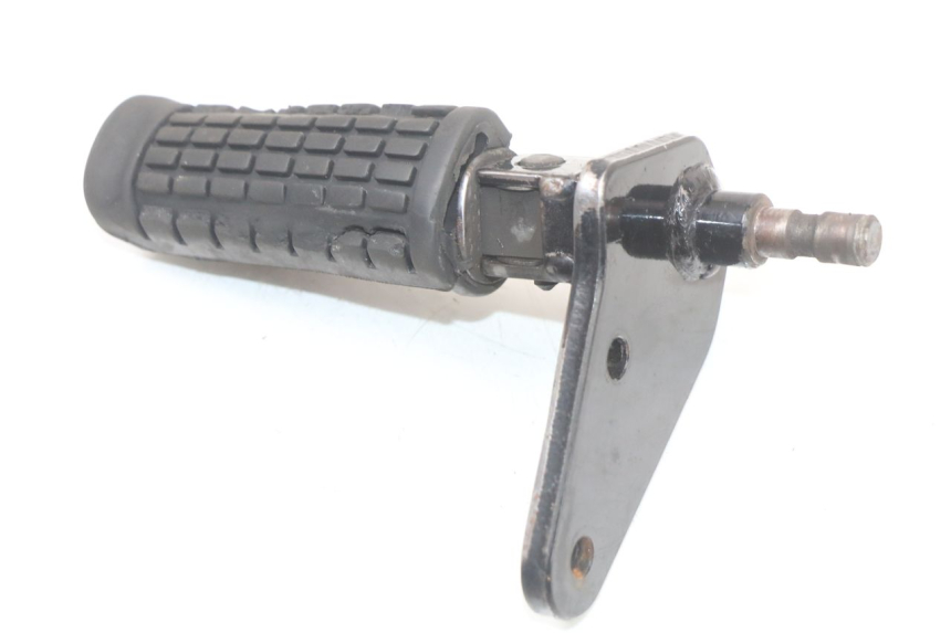 photo de PLATINE CALE PIED AVANT GAUCHE SUZUKI GZ MARAUDER 125 (1998 - 2004)