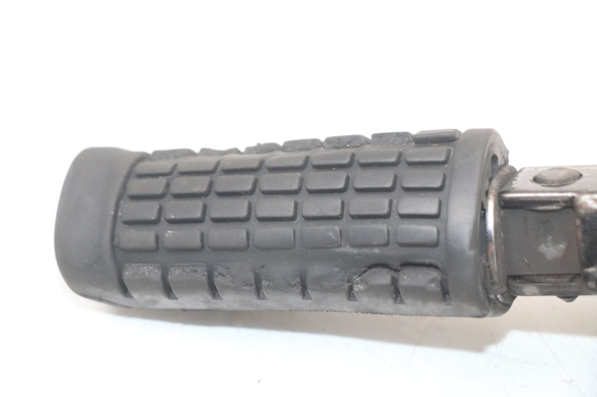 photo de PLATINE CALE PIED AVANT GAUCHE SUZUKI GZ MARAUDER 125 (1998 - 2004)