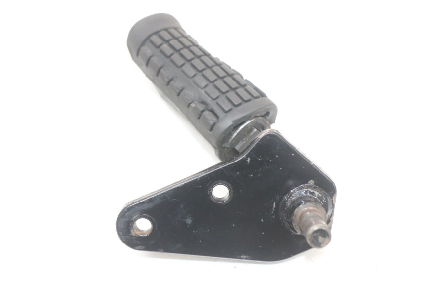 photo de PLATINE CALE PIED AVANT GAUCHE SUZUKI GZ MARAUDER 125 (1998 - 2004)