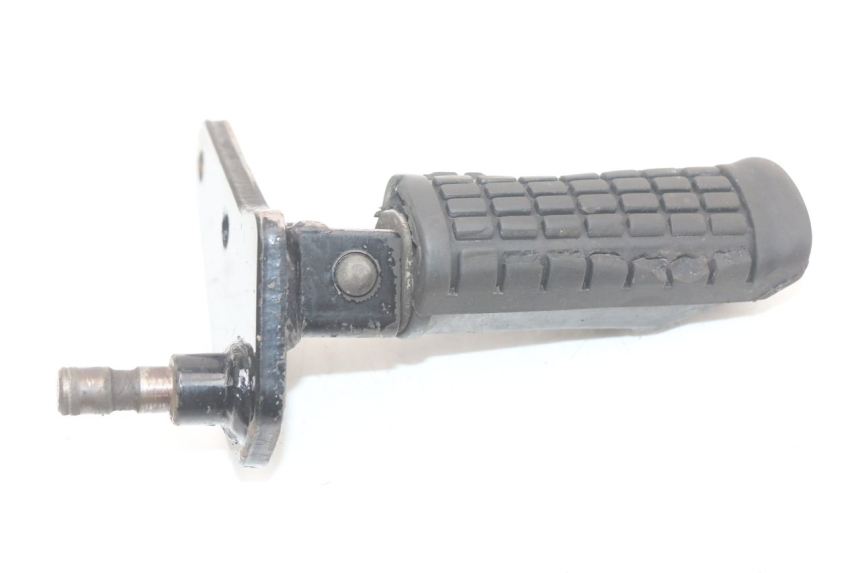 photo de PLATINE CALE PIED AVANT GAUCHE SUZUKI GZ MARAUDER 125 (1998 - 2004)