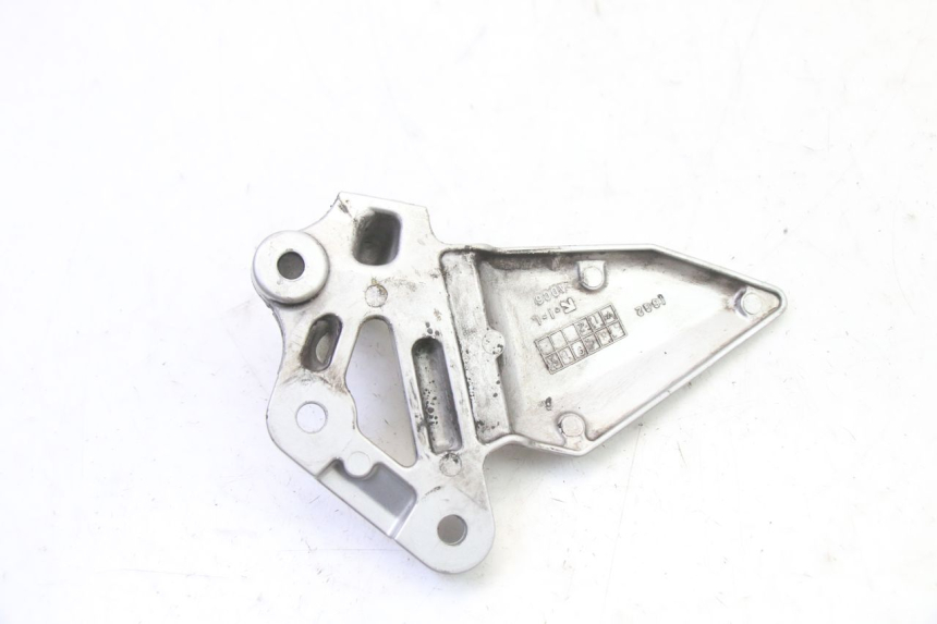 photo de PLATINE CALE PIED AVANT GAUCHE SUZUKI SV S 650 (2003 - 2009)