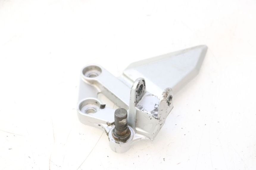 photo de PLATINE CALE PIED AVANT GAUCHE SUZUKI SV S 650 (2003 - 2009) - Gros plan technique