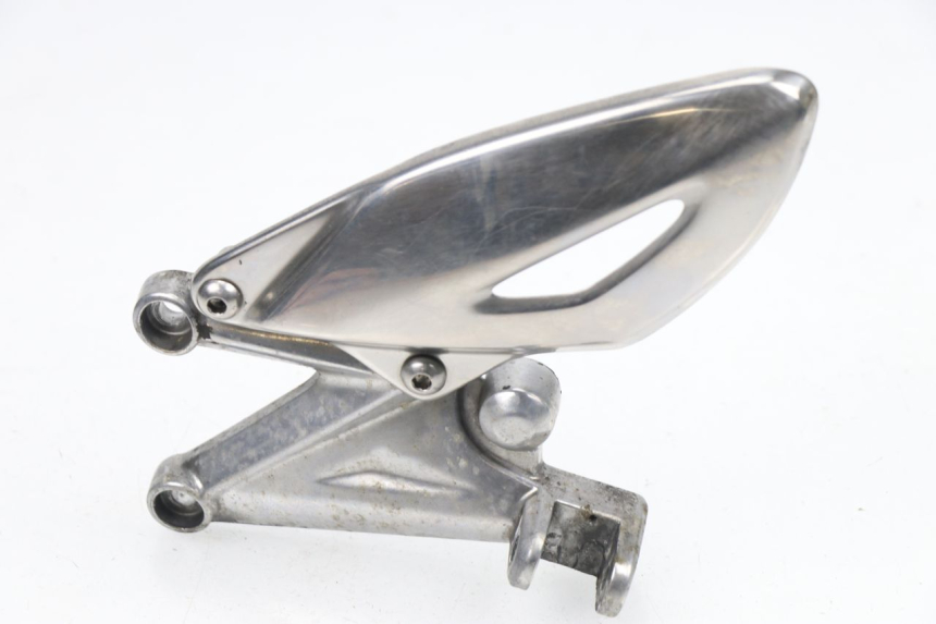 photo de PLATINE CALE PIED AVANT GAUCHE TRIUMPH STREET TRIPLE 675 (2007 - 2012) - Vue principale