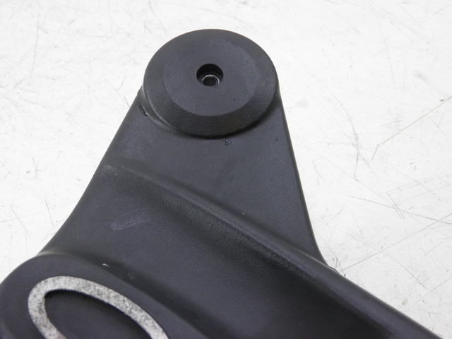 photo de PLATINE CALE PIED AVANT GAUCHE TRIUMPH TROPHY 1200 (1996 - 2003)