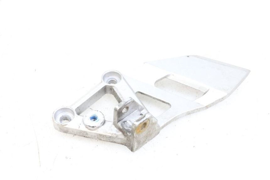 photo de PLATINE CALE PIED AVANT GAUCHE DAELIM VJ ROADWIN FI 125 (2008 - 2017) - Autre angle de vue