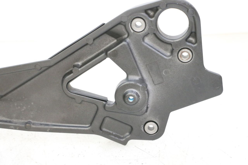 photo de PLATINE CALE PIED AVANT GAUCHE YAMAHA XJ6 ABS 600 (2008 - 2016)