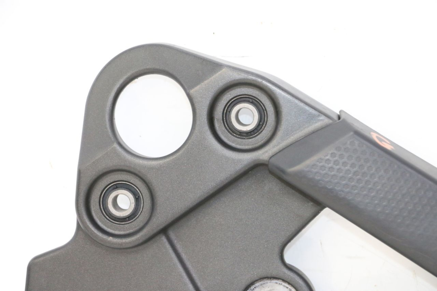 photo de PLATINE CALE PIED AVANT GAUCHE YAMAHA XJ6 ABS 600 (2008 - 2016)