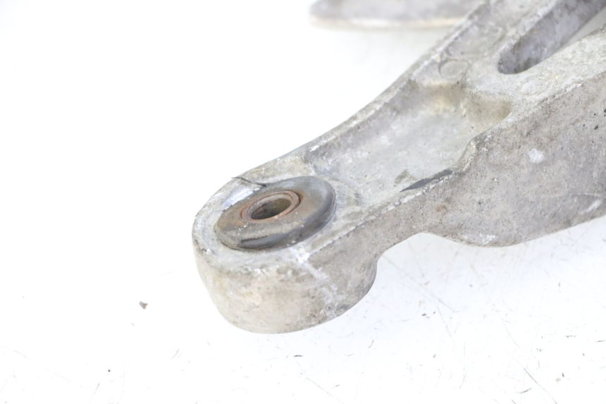 photo de PLATINE CALE PIED AVANT GAUCHE YAMAHA XJN DIVERSION 600 (2000 - 2003)