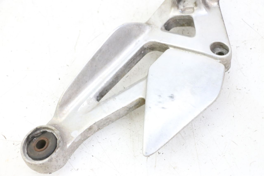 photo de PLATINE CALE PIED AVANT GAUCHE YAMAHA XJN DIVERSION 600 (2000 - 2003)