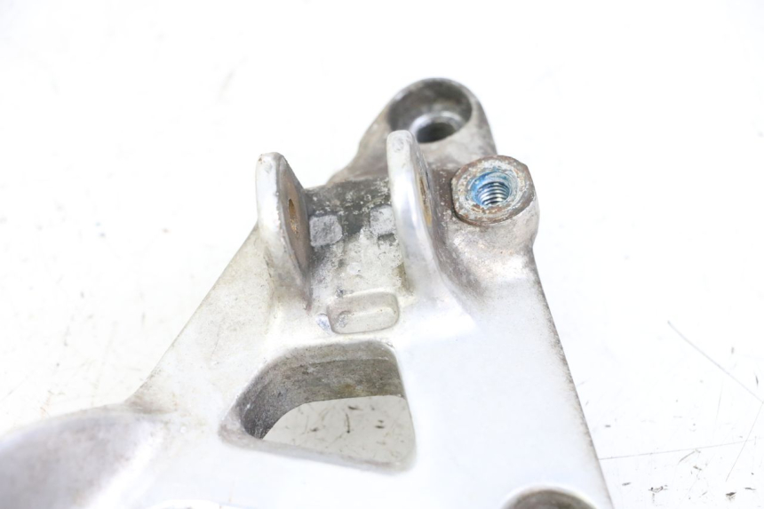 photo de PLATINE CALE PIED AVANT GAUCHE YAMAHA XJN DIVERSION 600 (2000 - 2003)