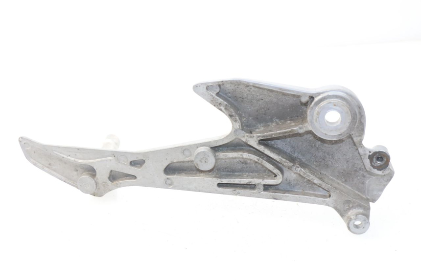 photo de PLATINE CALE PIED AVANT GAUCHE HONDA XLV VARADERO 125 (2000 - 2006) - Détail de la pièce