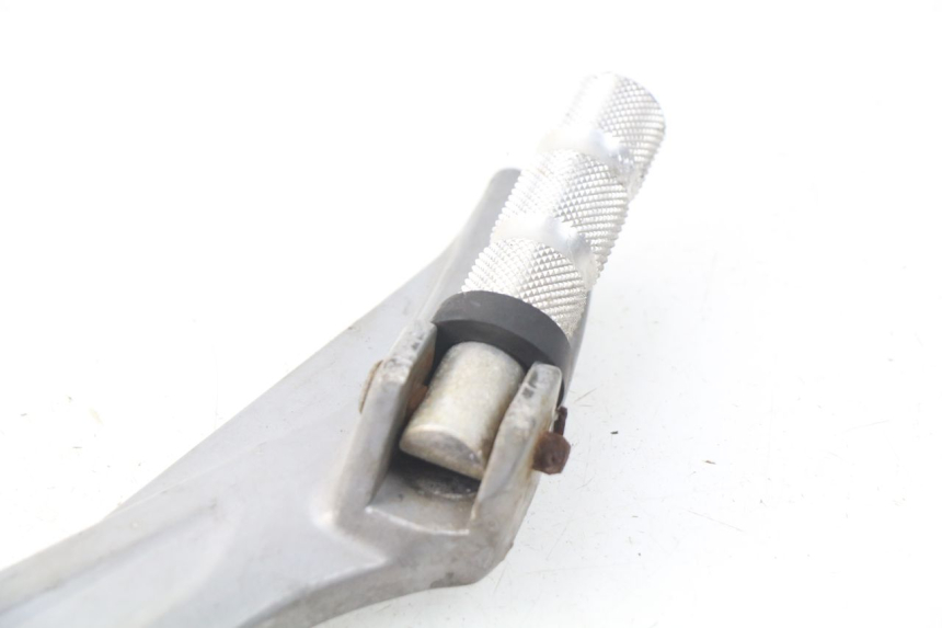 photo de PLATINE CALE PIED AVANT GAUCHE HONDA XLV VARADERO 125 (2000 - 2006) - Gros plan technique