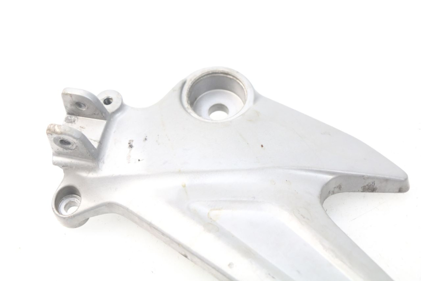 photo de PLATINE CALE PIED AVANT GAUCHE HONDA XLV VARADERO 125 (2000 - 2006) - Points de fixation