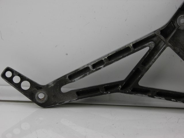 photo de PLATINE CALE PIED AVANT GAUCHE YAMAHA FJ 3CX 1200 (1986 - 1996)