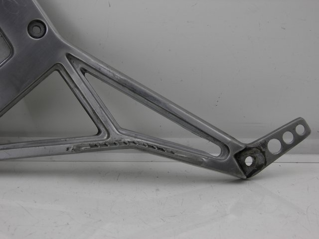 photo de PLATINE CALE PIED AVANT GAUCHE YAMAHA FJ 3CX 1200 (1986 - 1996)