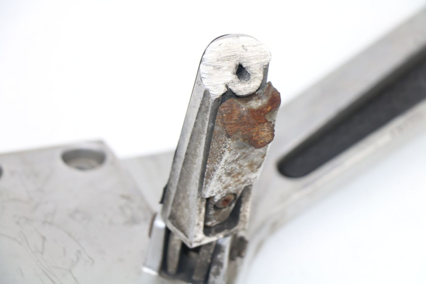 photo de PLATINE CALE PIED AVANT GAUCHE YAMAHA FJR ABS 1300 (2006 - 2012)