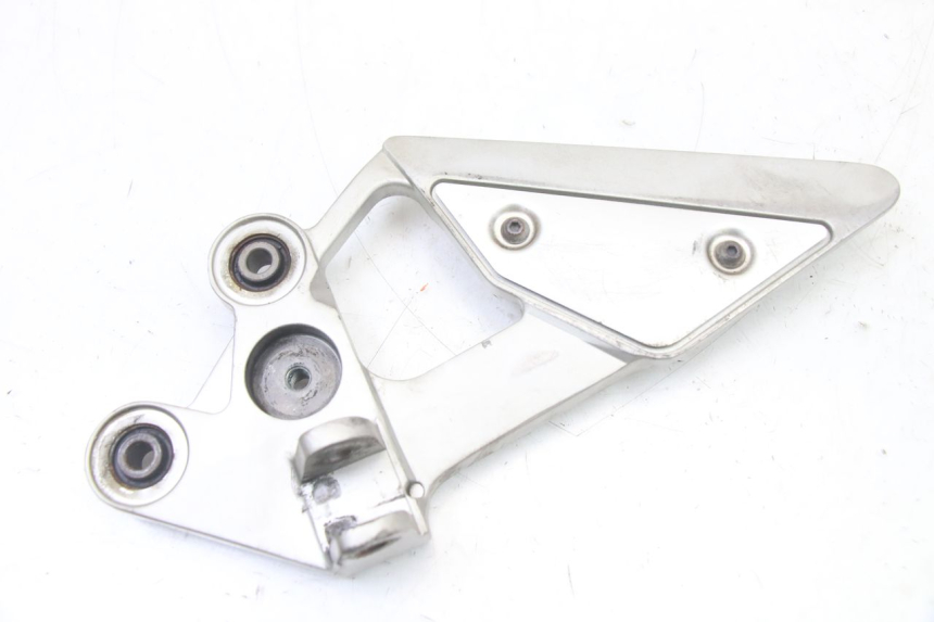 photo de PLATINE CALE PIED AVANT GAUCHE YAMAHA FZ6 FAZER S2 600 (2007 - 2011)
