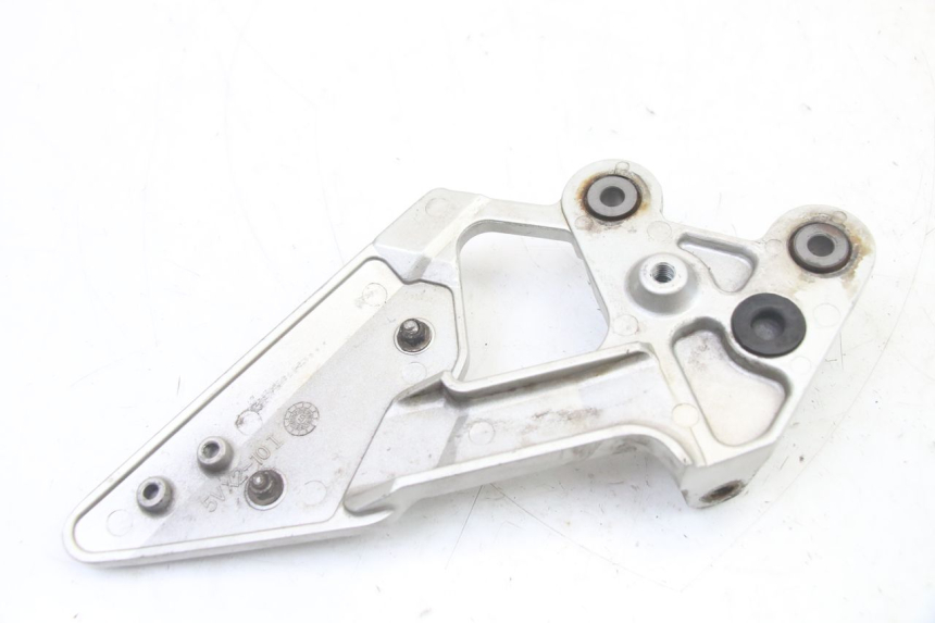 photo de PLATINE CALE PIED AVANT GAUCHE YAMAHA FZ6 FAZER S2 600 (2007 - 2011)