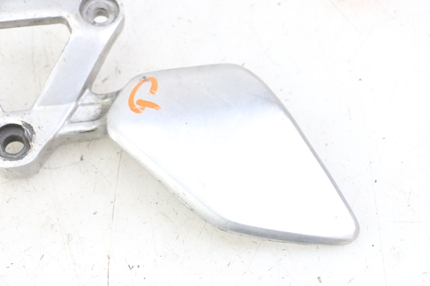 photo de PLATINE CALE PIED AVANT GAUCHE YAMAHA FZS FAZER 600 (2001 - 2003)