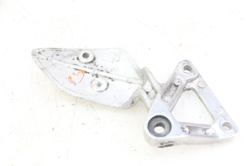 photo de PLATINE CALE PIED AVANT GAUCHE YAMAHA FZS FAZER 600 (2001 - 2003)