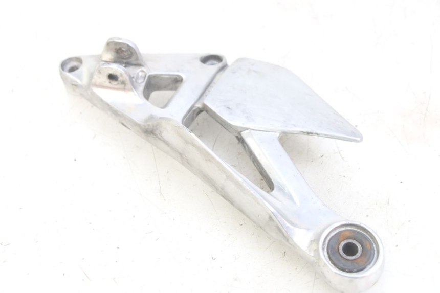 photo de PLATINE CALE PIED AVANT GAUCHE YAMAHA XJN DIVERSION 600 (2000 - 2003)