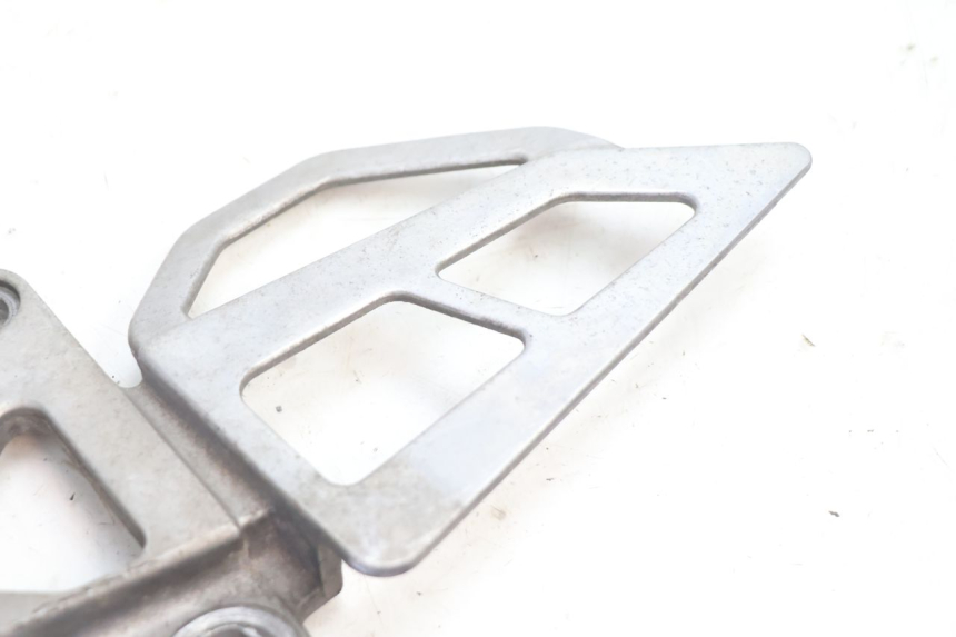 photo de PLATINE CALE PIED AVANT GAUCHE KAWASAKI ZX-6R ZX6R 600 (1995 - 1997) - Zoom état d’usage