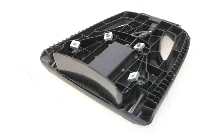 photo de PLATINE TOP CASE PIAGGIO MP3 HPE 530 (2022 - 2026) - État de surface