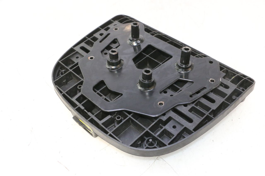photo de PLATINE TOP CASE PIAGGIO MP3 500 (2016 - 2018) - Détail de la pièce