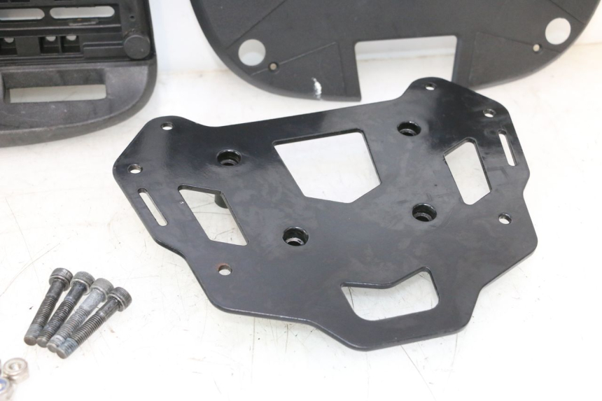 photo de PLATINE TOP CASE PIAGGIO MP3 500 (2016 - 2018) - Inspection visuelle