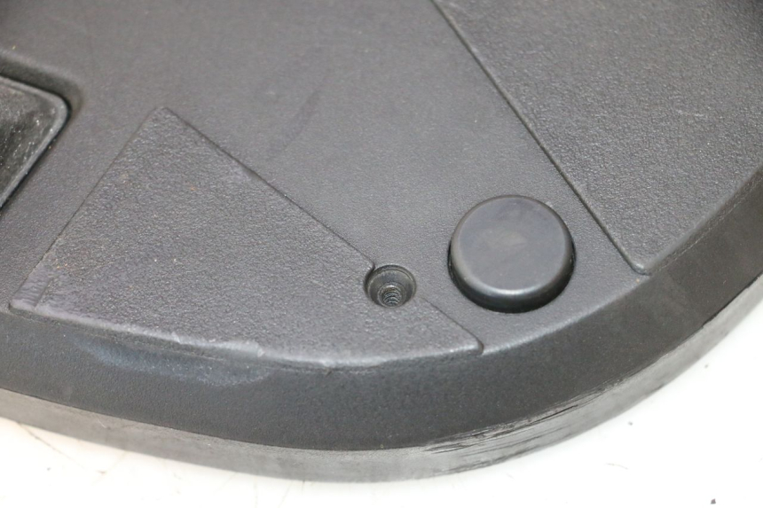 photo de PLATINE TOP CASE PIAGGIO MP3 500 (2016 - 2018) - Gros plan technique