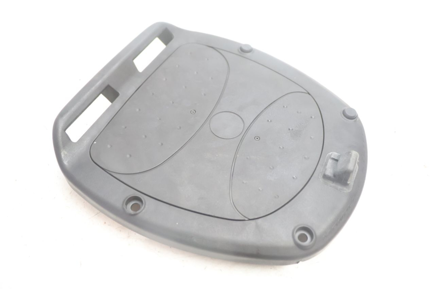 photo de PLATINE TOP CASE PEUGEOT SATELIS 125 (2013 - 2018) - Autre angle de vue