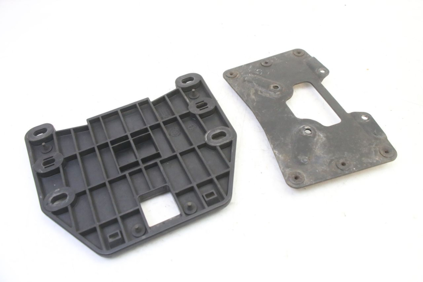 photo de PLATINE TOP CASE HONDA ST PAN EUROPEAN 1300 (2002 - 2013)