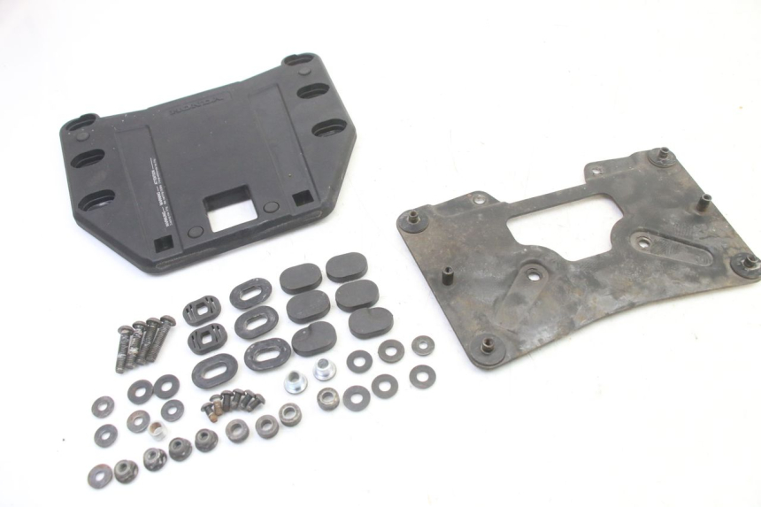 photo de PLATINE TOP CASE HONDA ST PAN EUROPEAN 1300 (2002 - 2013)
