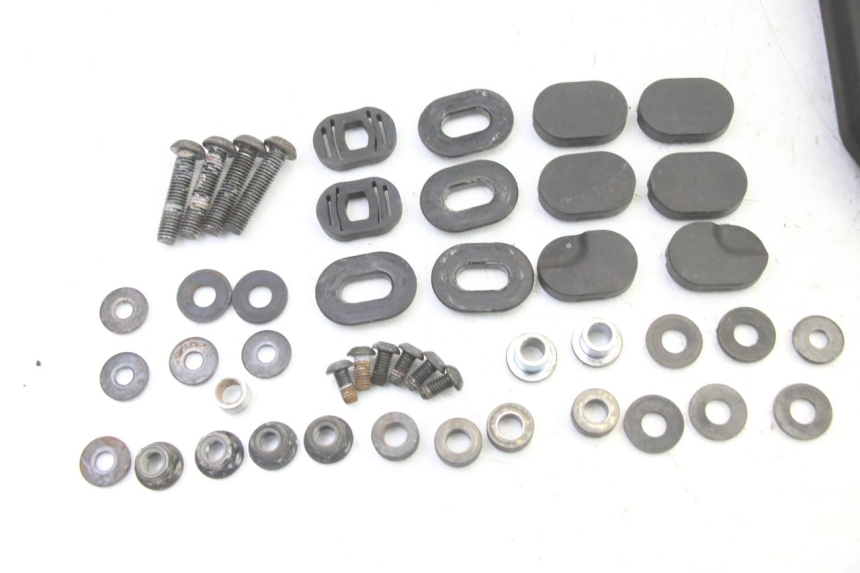 photo de PLATINE TOP CASE HONDA ST PAN EUROPEAN 1300 (2002 - 2013)