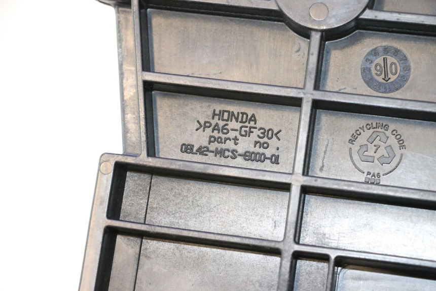 photo de PLATINE TOP CASE HONDA XLV VARADERO 125 (2007 - 2012) - Gros plan technique