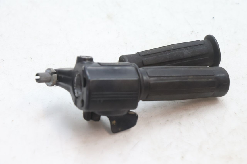 photo de POIGNEE ACCELERATEUR PEUGEOT 103 SPX CLIP 50 (1989 - 1992) - Zoom état d’usage