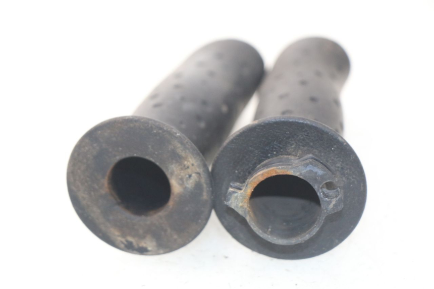 photo de POIGNEE ACCELERATEUR PGO BIG MAX 50 (2001 - 2009) - Vue principale