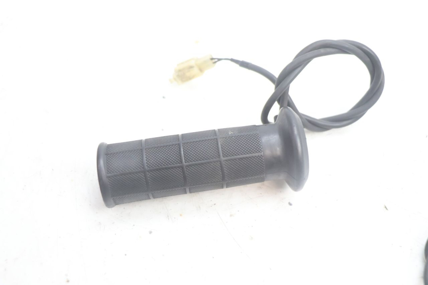 photo de POIGNEE ACCELERATEUR SUZUKI BURGMAN EXECUTIVE ABS 650 (2006 - 2012) - Points de fixation